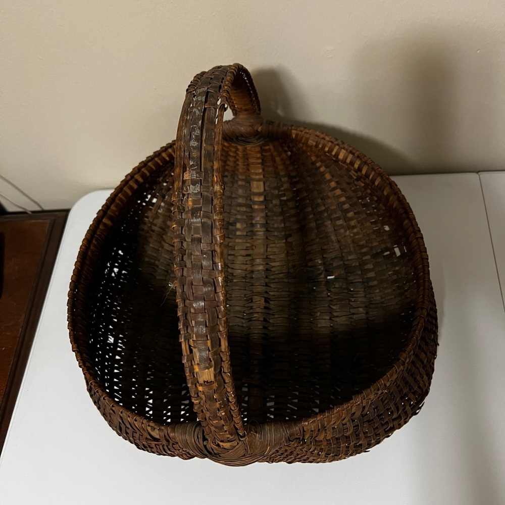 1800’s “buttocks basket” egg carrying basket. Antique Farmhouse Good condition - Picture 3 of 10